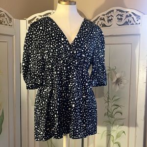 Semantics silk blouse size M black with white geometric design New without Tag